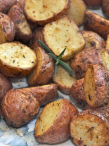 Air fryer roasted herb potatoes