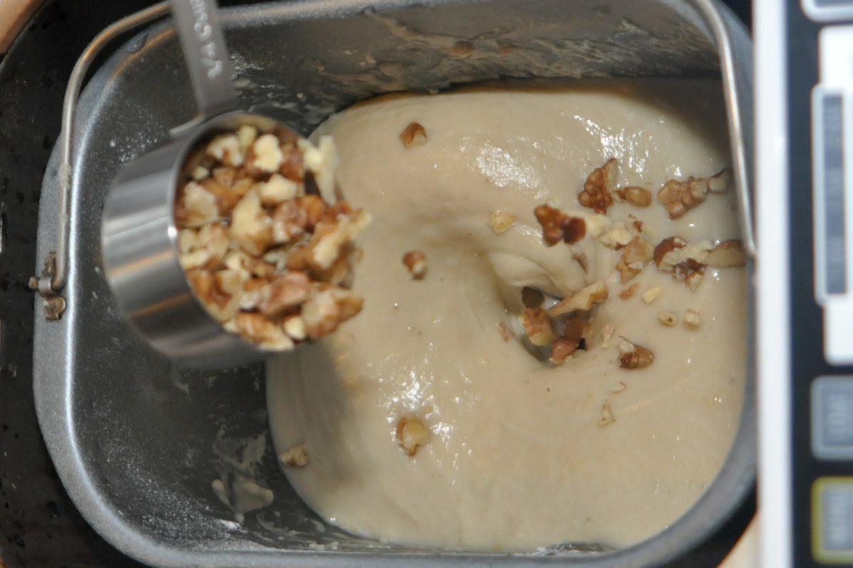Making Banana walnut cake in bread machine