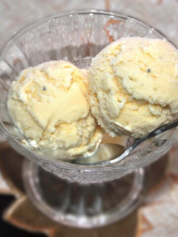 2 kulfi scoops in a bowl