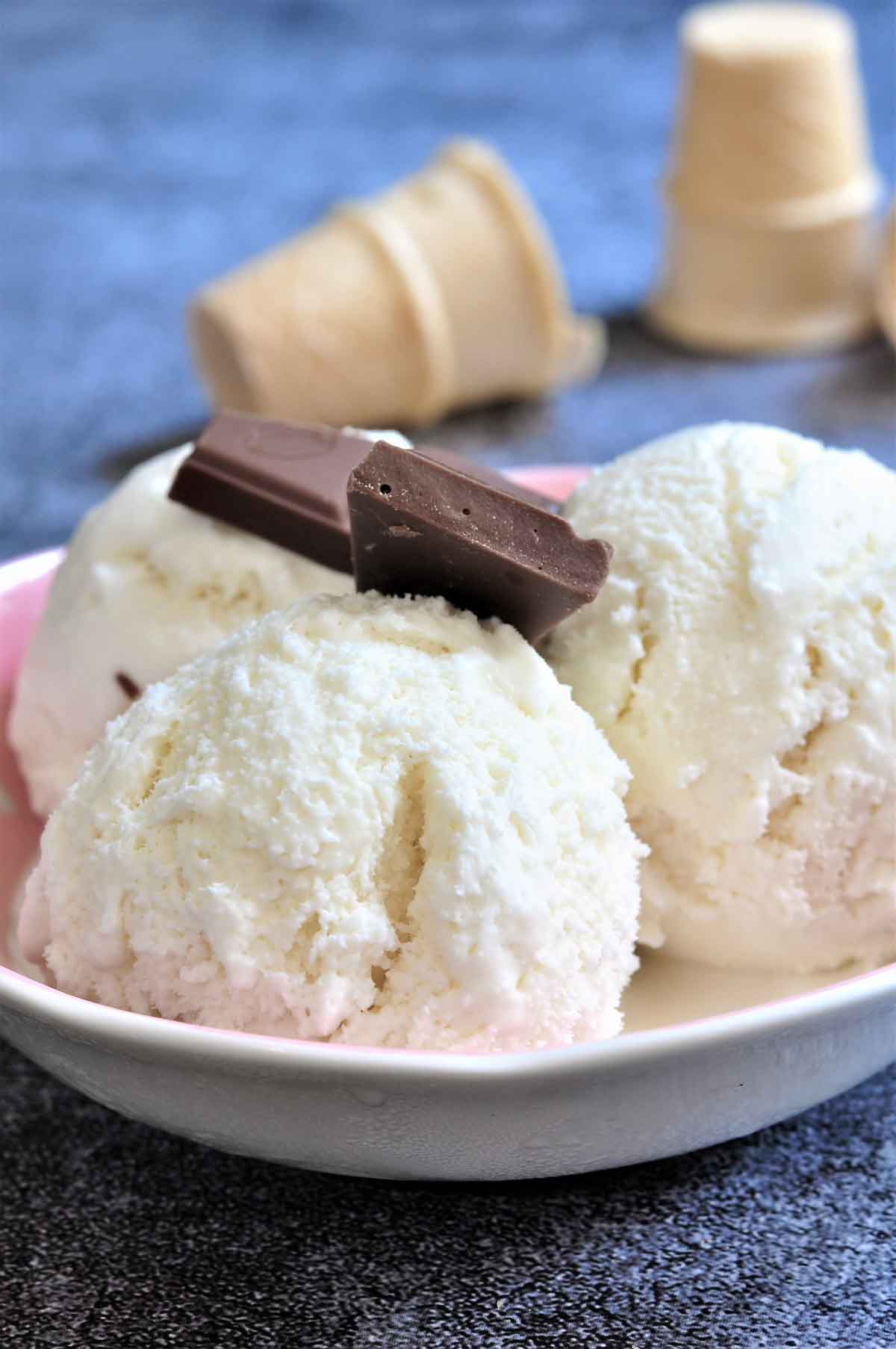 Vanilla Ice Cream Recipe (No Eggs) - Culinary Shades