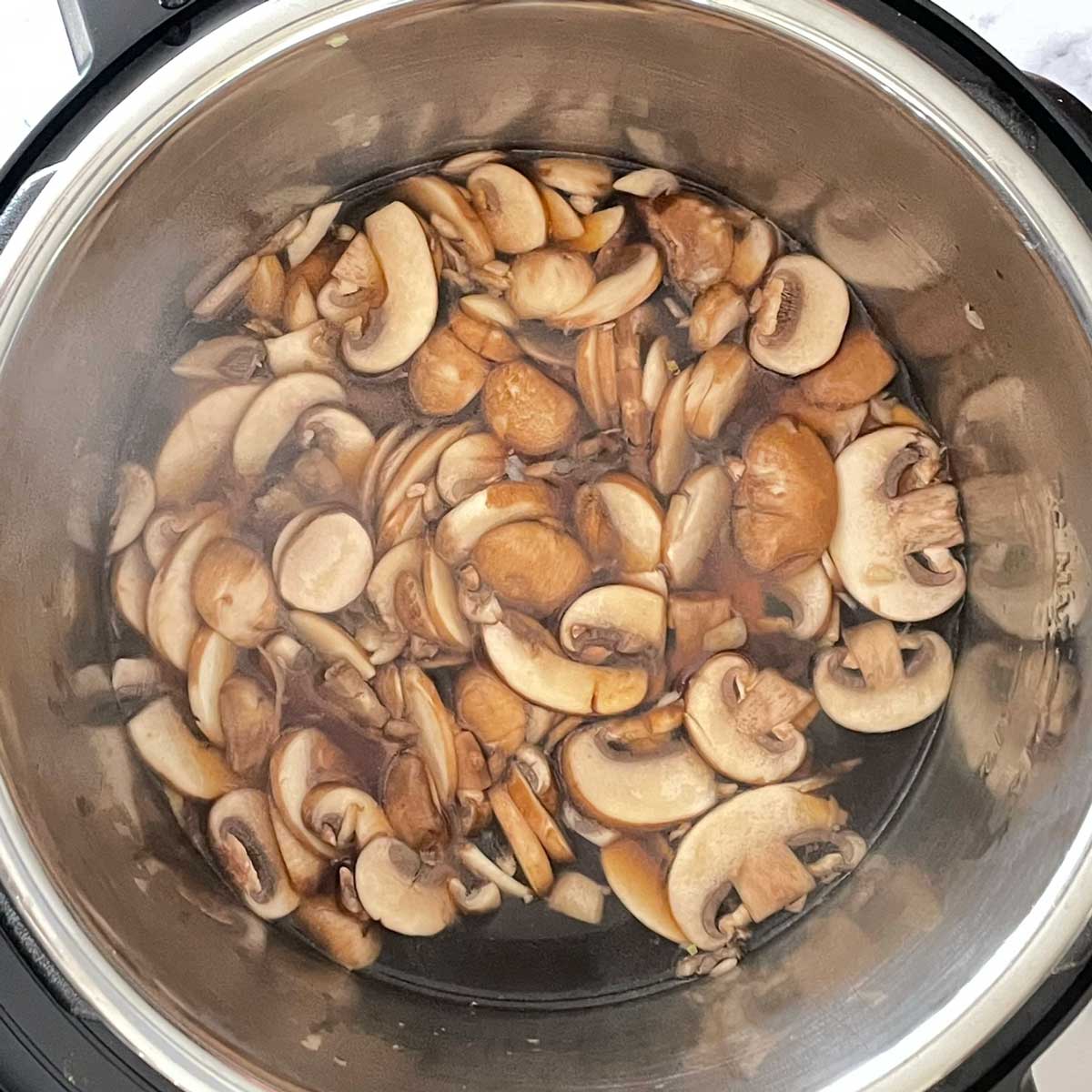 Add broth and soy sauce to sauted mushroom.