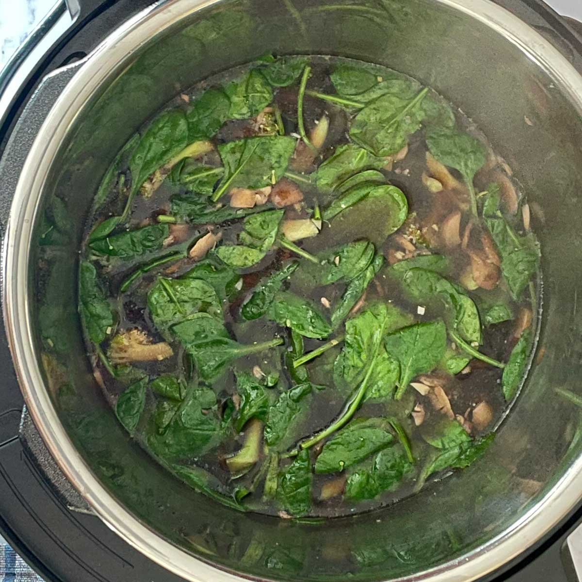 Add spinach and broccoli to pressure cooked mushroom.