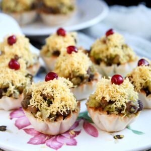 Phyllo cup chaat bowls served on a platter.