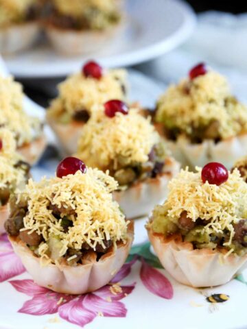 Phyllo cup chaat bowls served on a platter.